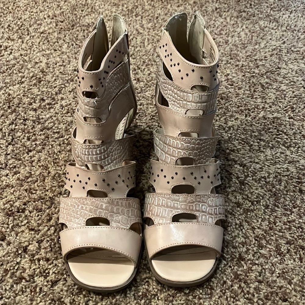 Gimmicks by BKE sandal booties